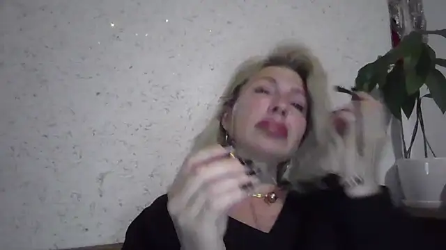Snapshot of fox_red_lady7 chatting on May 2026 07:32:02 PM fox red lady7 online show from May 2026 07:32:02 PM