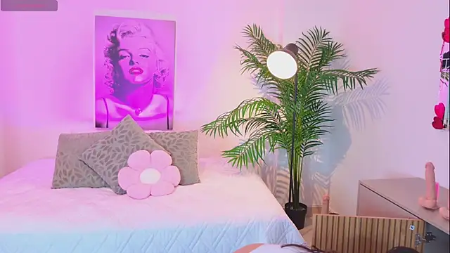 LUNAA    online show from March 2026 03:34:01 AM