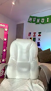 Snapshot of LUNAA___ chatting on July 2026 03:22:01 AM LUNAA online show from July 2026 03:22:01 AM