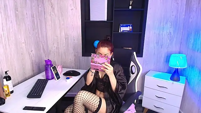 Mia Esposito2 online show from November 2025 02:21:01 AM