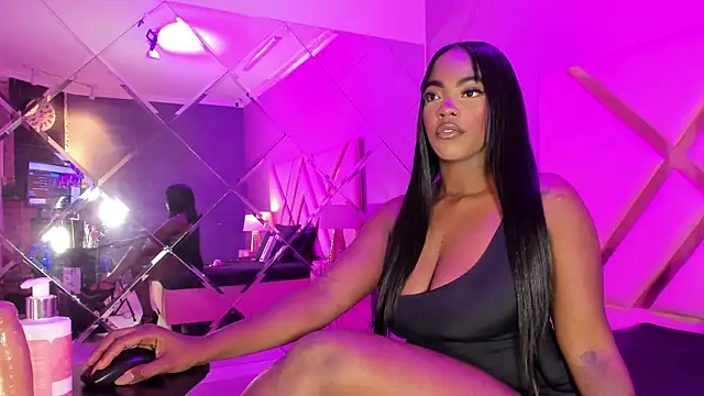 ReinaMiah online show from September 2025 04:01:02 AM