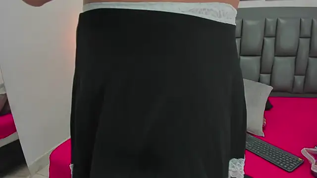 dakota roussee online show from November 2025 12:33:01 PM