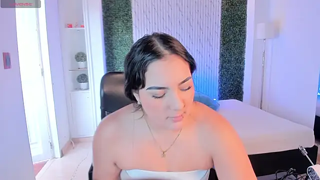 sofiacaramel online show from November 2025 02:39:02 PM