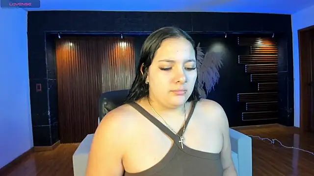 sofiacaramel online show from December 2025 01:29:01 PM