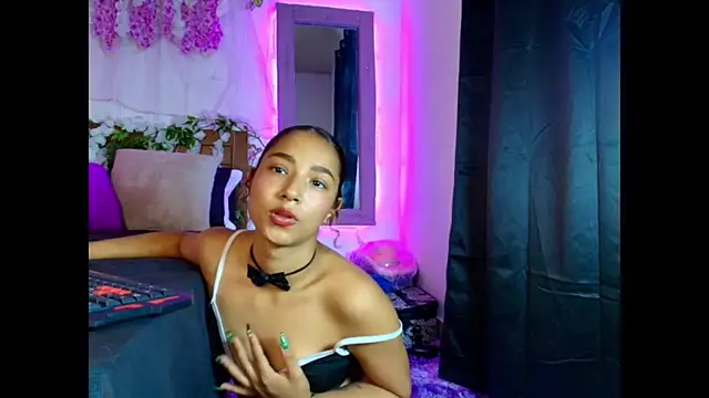 Natzury online show from November 2025 04:17:02 PM