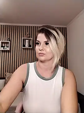 Snapshot of Mayaaaaaa_ chatting on November 2025 08:30:02 PM Mayaaaaaa online show from November 2025 08:30:02 PM