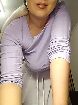 Snapshot of Mayaaaaaa_ chatting on November 2025 07:32:01 AM Mayaaaaaa online show from November 2025 07:32:01 AM