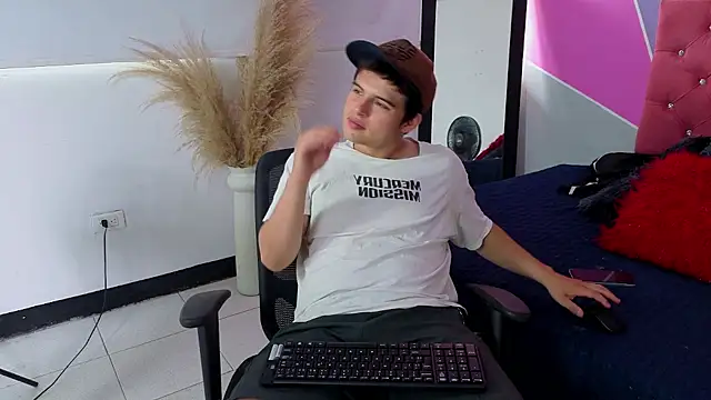 Snapshot of invincible200 chatting on September 2025 03:17:01 PM invincible200 online show from September 2025 03:17:01 PM