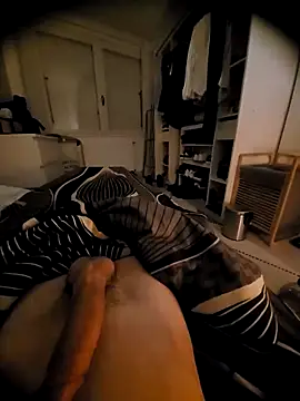 Snapshot of Henz007 chatting on April 2026 11:02:01 PM Henz007 online show from April 2026 11:02:01 PM