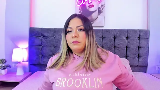 isabella horney  online show from October 2025 05:51:02 PM