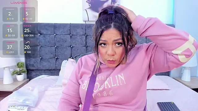 isabella horney  online show from November 2025 08:07:02 PM