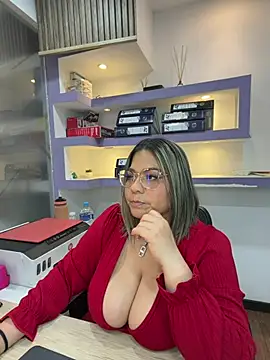 isabella horney  online show from May 2026 06:20:01 PM