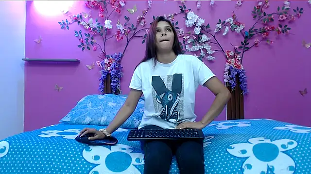 skinnybarbie022 online show from March 2026 01:14:01 AM