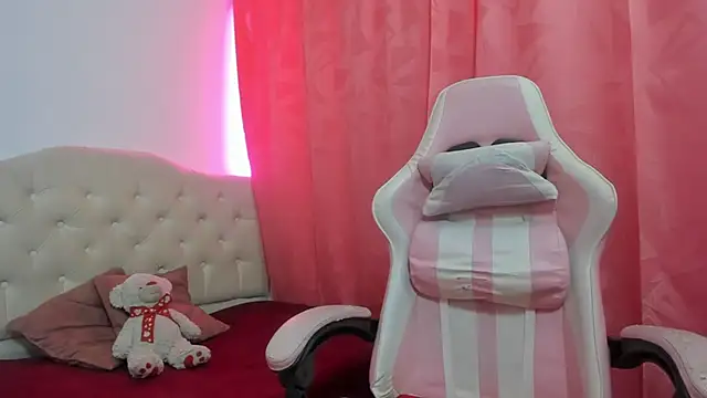 lailahdark online show from September 2025 04:44:01 AM