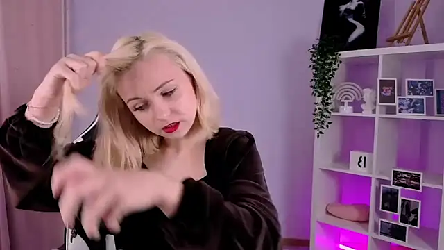 Charlotte Colinss online show from September 2025 07:20:01 AM