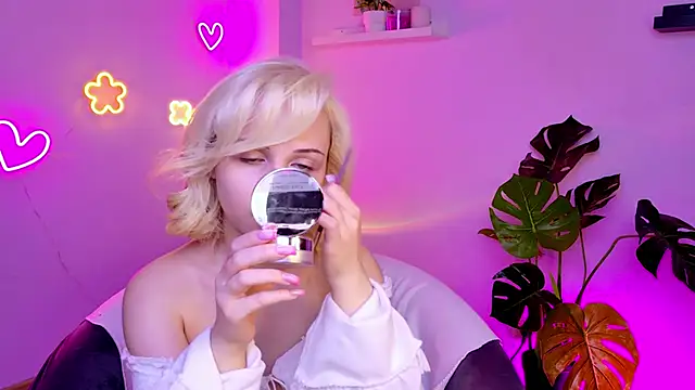 Charlotte Colinss online show from March 2026 04:29:02 AM