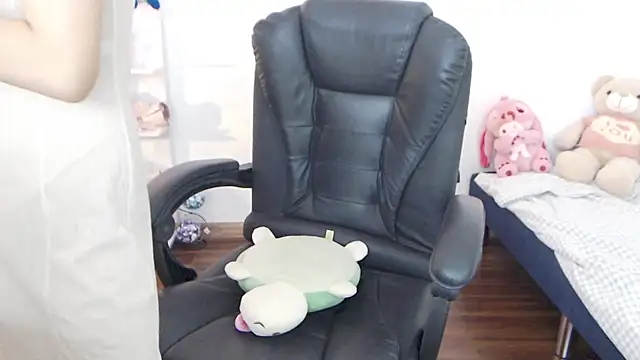 Suzie Wet Cave online show from October 2025 12:33:01 PM