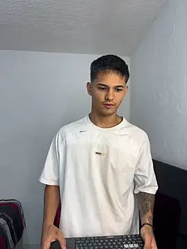 Alex mojica online show from February 2026 06:17:01 AM