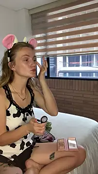 Snapshot of andyzuzka chatting on October 2025 02:40:01 PM andyzuzka online show from October 2025 02:40:01 PM