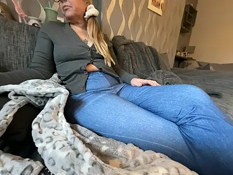 Anastasia-BlondeXX online show from February 2026 09:03:02 AM