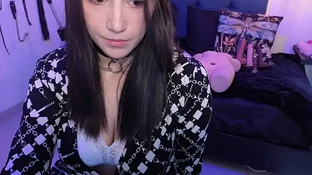 elowen halley1 online show from September 2025 06:00:01 PM