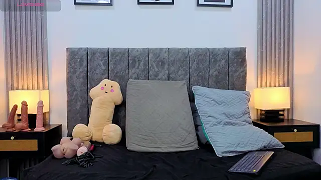 Liam forest  online show from November 2025 04:45:02 AM