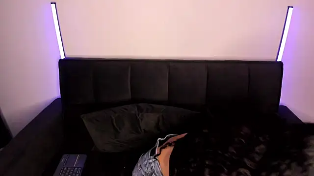 Snapshot of Alynn_Bri_ chatting on February 2026 02:59:02 AM Alynn Bri online show from February 2026 02:59:02 AM