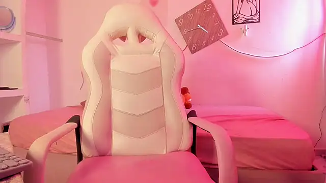 Valy hot online show from October 2025 02:58:02 PM