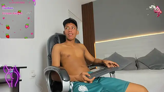 Brunette  boy online show from November 2025 06:45:02 PM