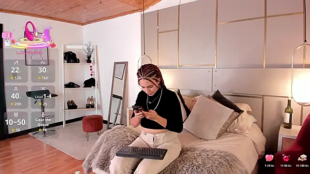 Lina Montclair online show from March 2026 07:42:01 PM