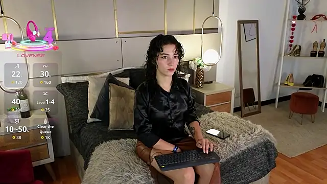 Lina Montclair online show from March 2026 12:21:02 PM