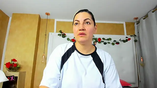 Heidy milf online show from April 2026 07:45:02 PM