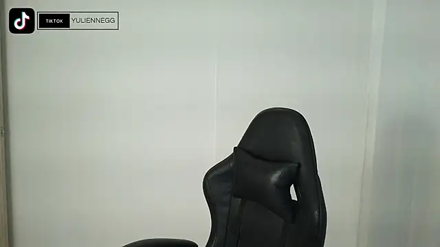 Yulienneg online show from September 2025 04:01:01 AM