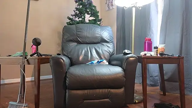 Single White Male online show from November 2025 04:28:01 PM