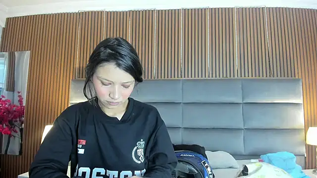 Sophie Calloway online show from September 2025 03:03:02 PM