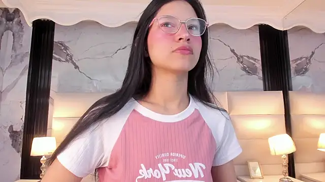 Sophie Calloway online show from December 2025 03:08:01 PM