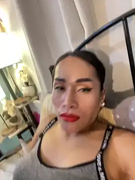 RomanticPearlTS online show from November 2025 02:06:02 AM