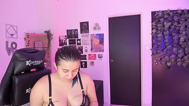 Snapshot of Lana_Herondale chatting on November 2025 09:09:02 AM Lana Herondale online show from November 2025 09:09:02 AM