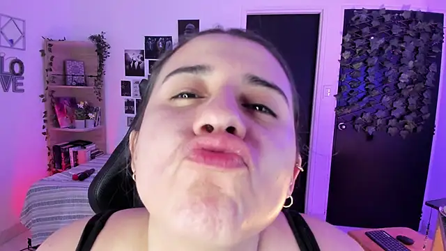 Snapshot of Lana_Herondale chatting on November 2025 09:13:02 AM Lana Herondale online show from November 2025 09:13:02 AM