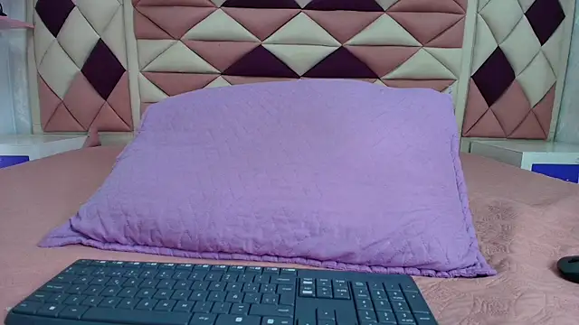 valecastro  online show from October 2025 07:22:02 PM