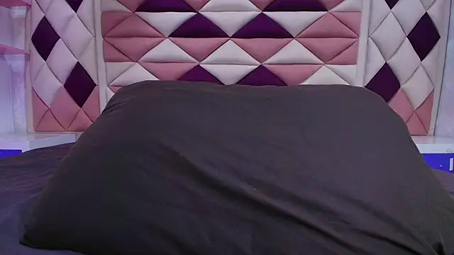 valecastro  online show from October 2025 07:11:01 PM