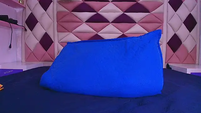 valecastro  online show from October 2025 07:14:02 PM