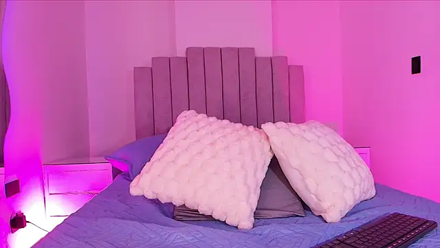 valecastro  online show from November 2025 08:01:01 PM