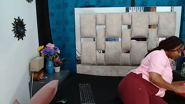 AmbarSmit online show from November 2025 07:05:02 PM