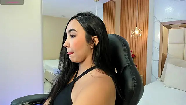 julieta rosee online show from January 2026 10:25:01 PM