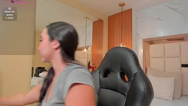 julieta rosee online show from June 2026 10:33:02 PM
