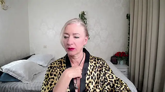 hunters woman online show from February 2026 03:22:02 AM