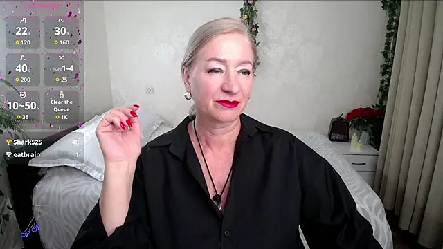 Snapshot of hunters_woman chatting on July 2026 03:03:02 PM hunters woman online show from July 2026 03:03:02 PM