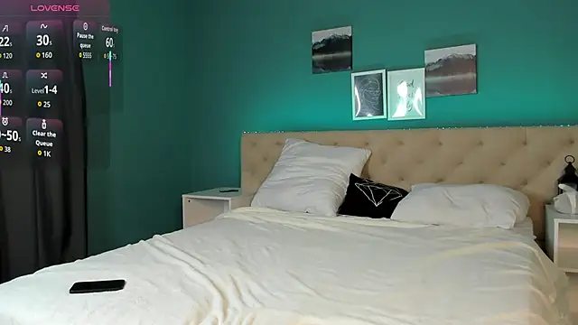 KiraSun online show from September 2025 12:17:02 PM