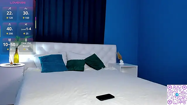 KiraSun online show from September 2025 12:29:01 PM